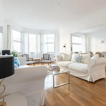 Grand Familial Apartment